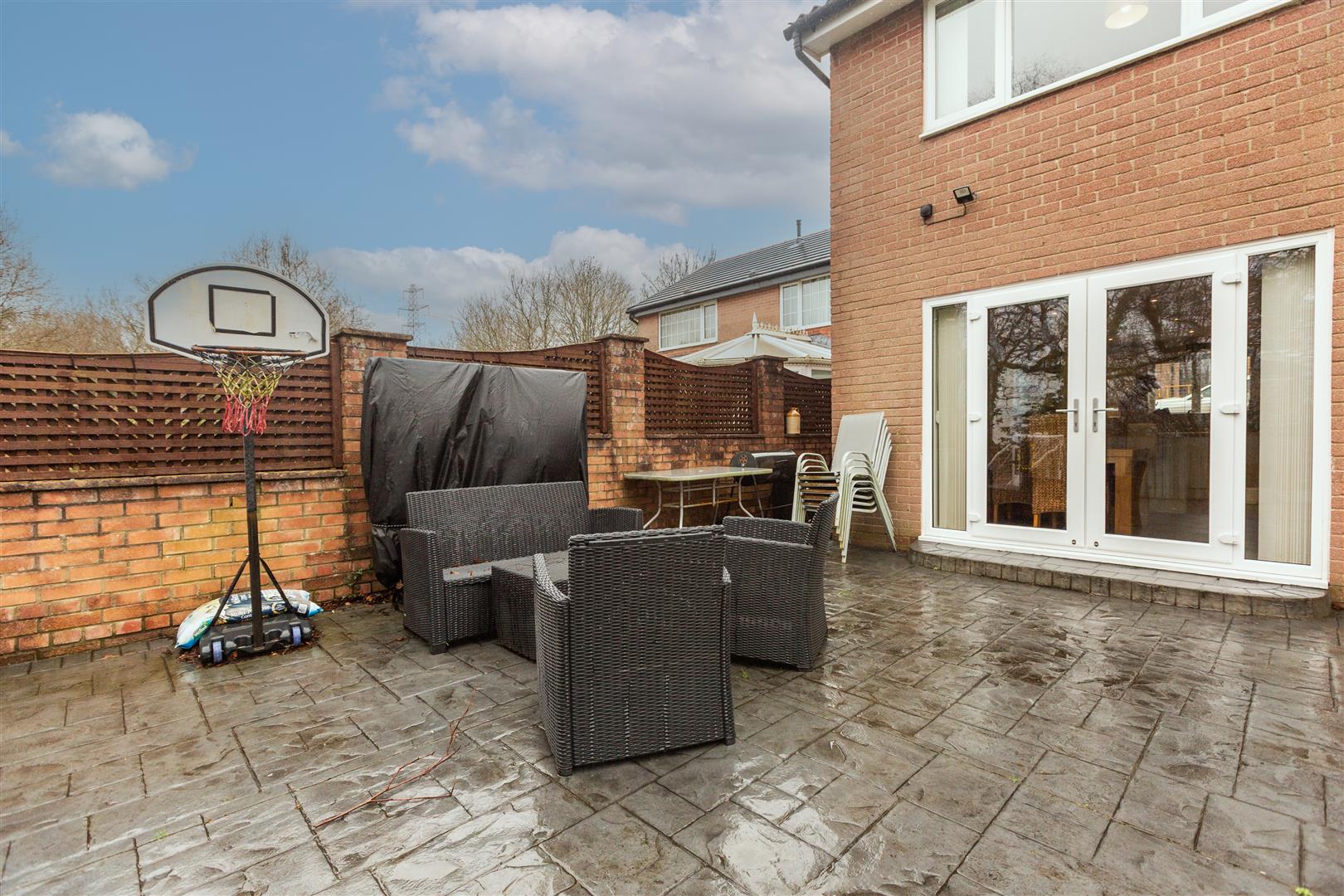 Heol Treffynnon, Parc Gwernfadog, Swansea, SA6 6SE